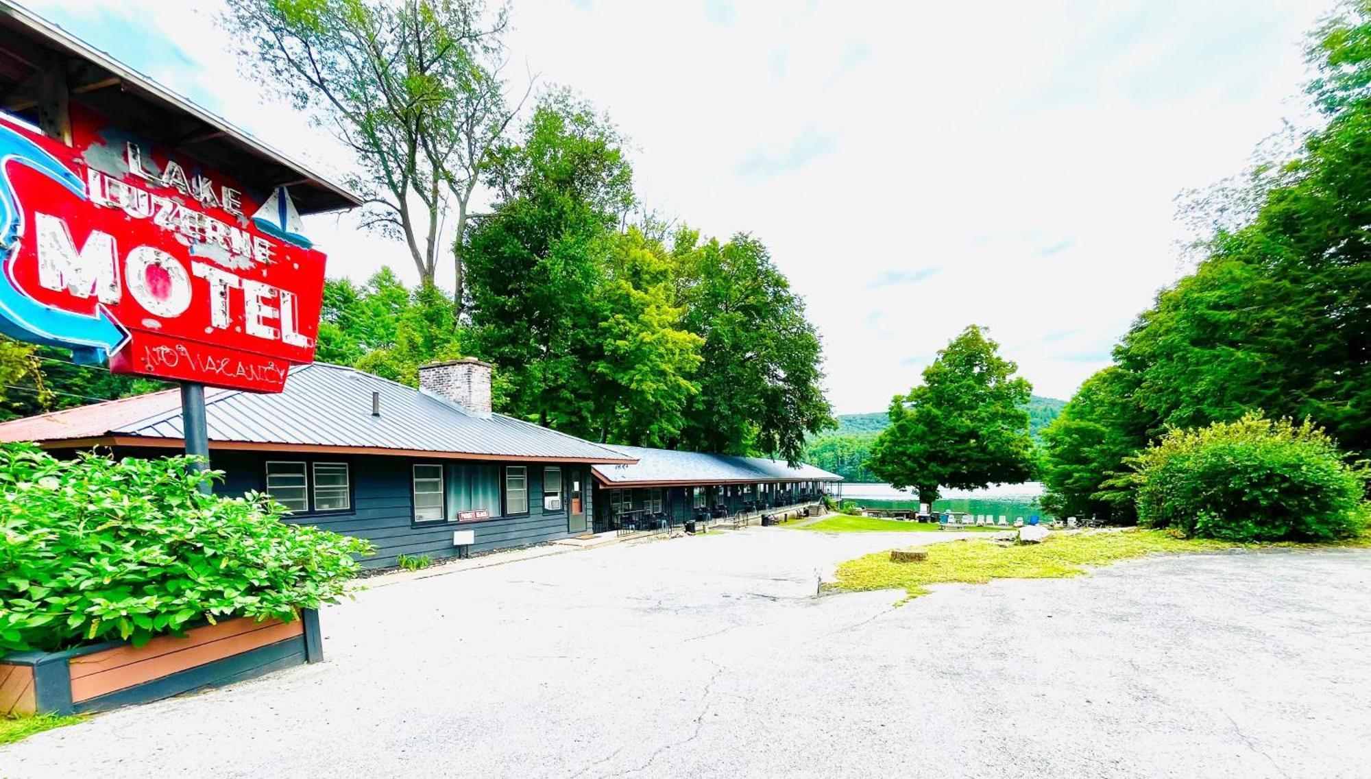 Motel Luzerne Lake Luzerne Екстер'єр фото